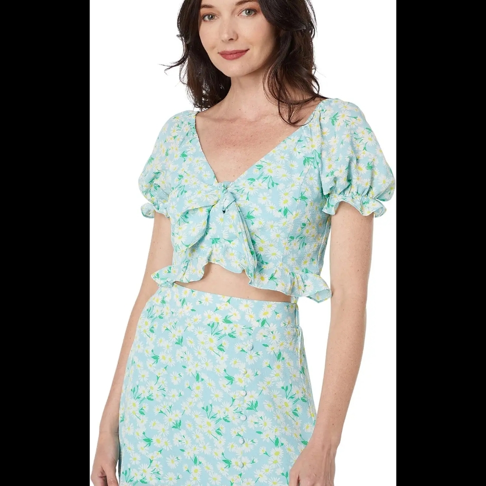BCBGeneration NWT Retro Daisy Garden Knot Front‎ Crop Top